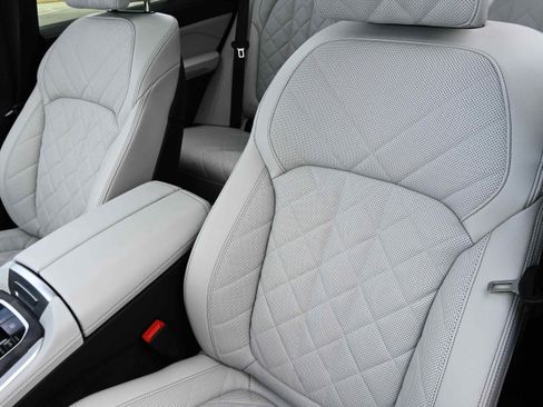 Used 2024 BMW X5 M60i image 10