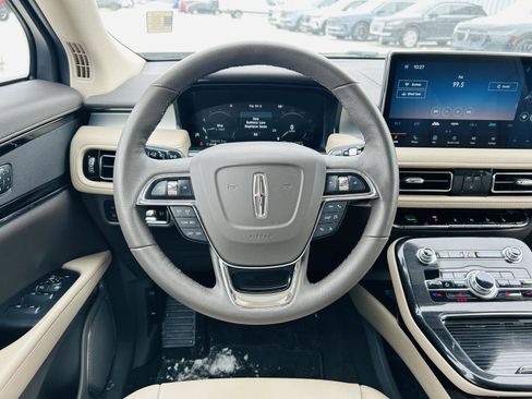 Used 2023 Lincoln Nautilus FWD w/ Premium Package image 15