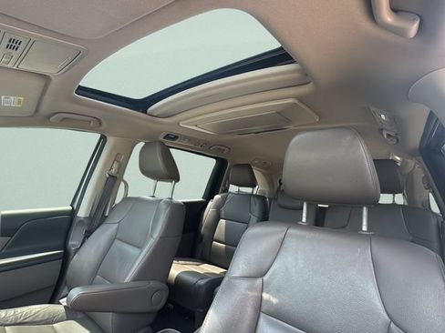 Used 2016 Honda Odyssey Touring Elite image 15