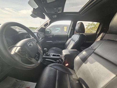Used 2020 Toyota Tacoma TRD Sport AWD/4WD image 10