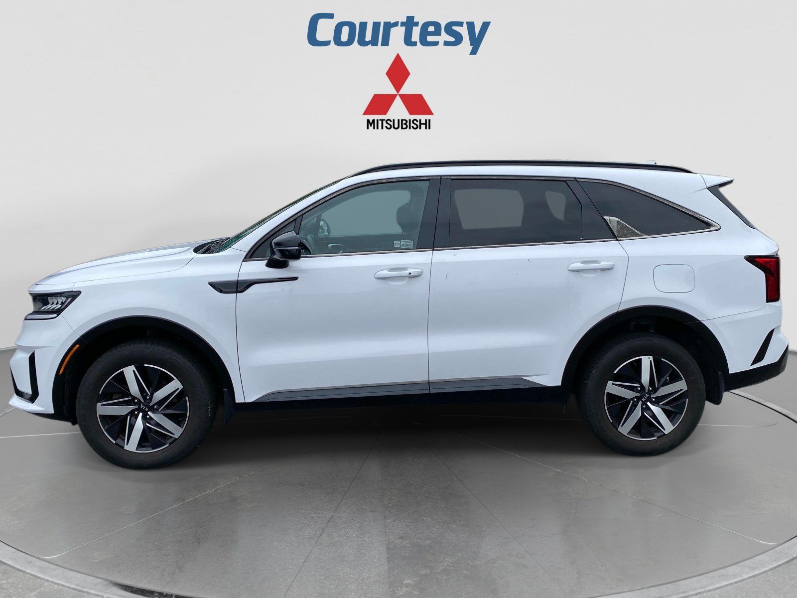 Used 2021 Kia Sorento EX w/ Panoramic Sunroof Package AWD/4WD image 2