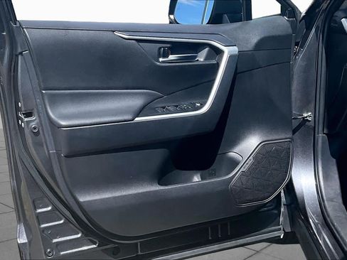 Certified 2025 Toyota RAV4 XLE AWD/4WD image 21