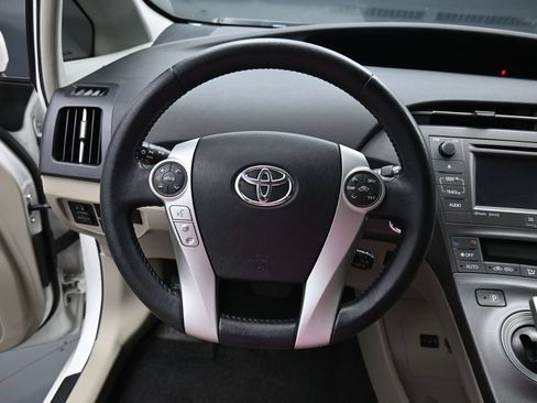 Used 2014 Toyota Prius Four FWD image 15