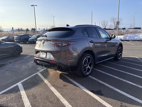 Certified 2024 Alfa Romeo Stelvio Veloce image 7