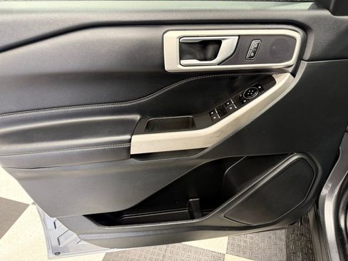 Used 2022 Ford Explorer XLT w/ Equipment Group 202A image 15