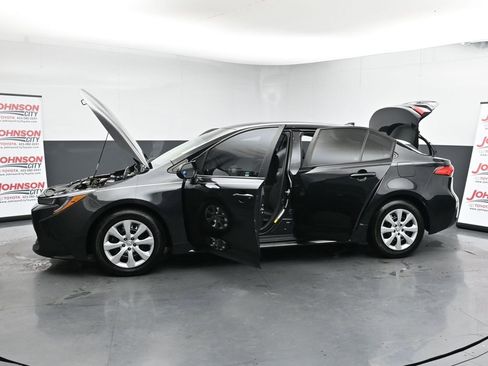 Used 2021 Toyota Corolla LE image 45