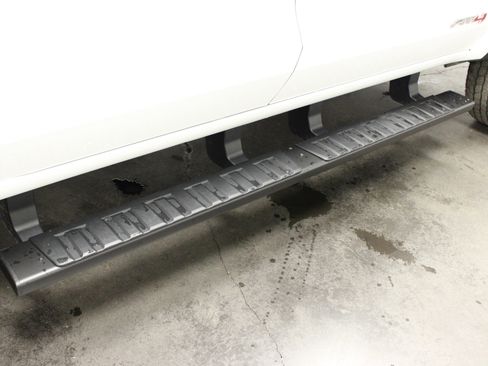 Used 2024 GMC Canyon AT4 w/ AT4 Premium Package image 11