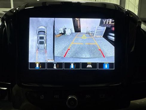 Used 2022 Chevrolet Traverse RS FWD image 13