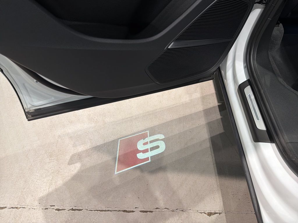 Used 2025 Audi SQ7 Prestige AWD/4WD image 40