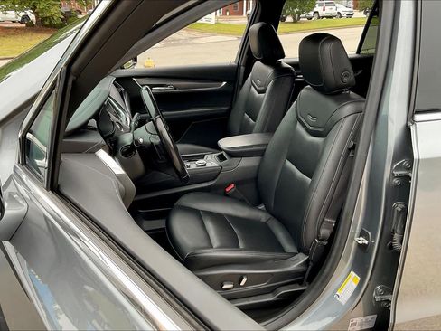 Used 2022 Cadillac XT6 Luxury image 7