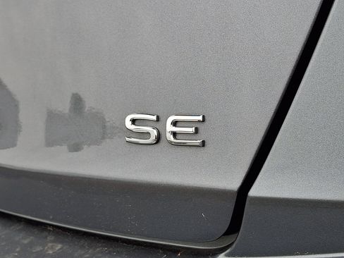 Used 2024 Volkswagen Jetta SE FWD image 13