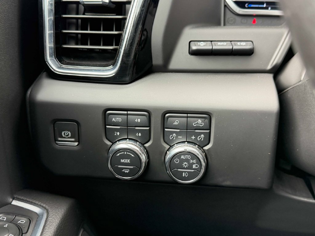 Used 2022 GMC Sierra 1500 Denali w/ Technology Package AWD/4WD image 41