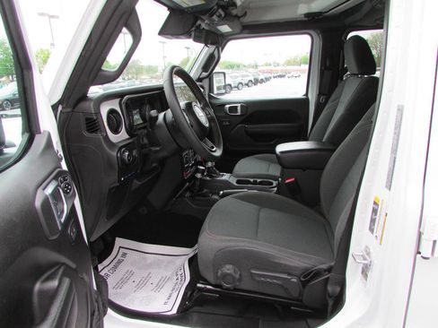 Used 2024 Jeep Wrangler Unlimited AWD/4WD image 7