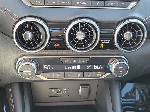 Used 2023 Nissan Sentra SR w/ SR Premium Package image 11