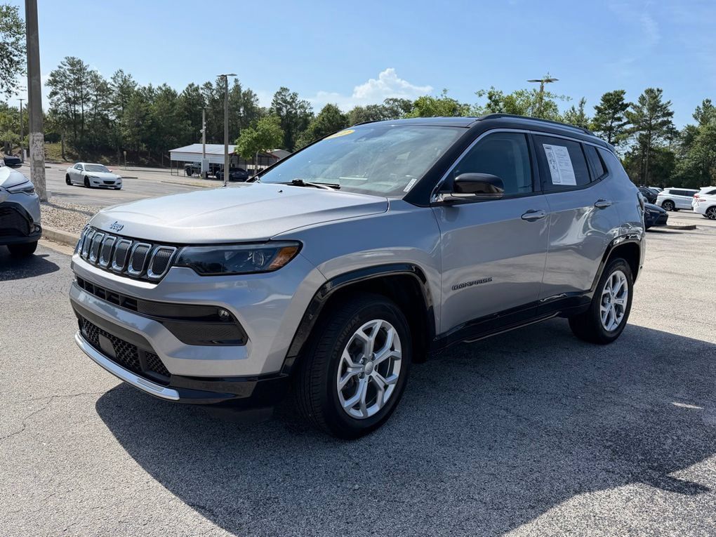 Used 2022 Jeep Compass Limited w/ Elite Group AWD/4WD image 3