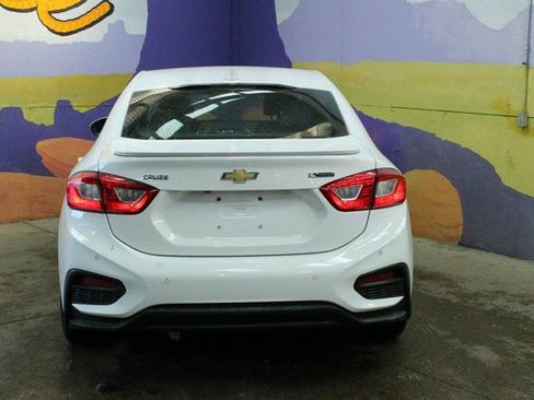 Used 2018 Chevrolet Cruze Premier image 7