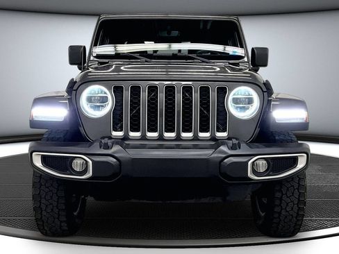 Used 2021 Jeep Gladiator Overland AWD/4WD image 2
