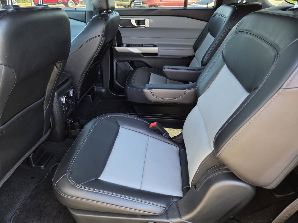 Used 2023 Ford Explorer XLT w/ Equipment Group 202A RWD image 35