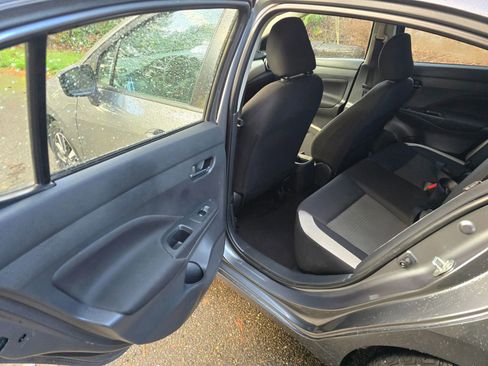 Used 2021 Nissan Versa SV image 14