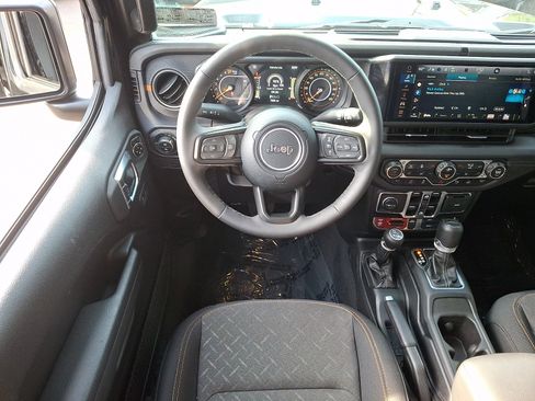 Used 2025 Jeep Gladiator Mojave w/ Safety Group AWD/4WD image 11