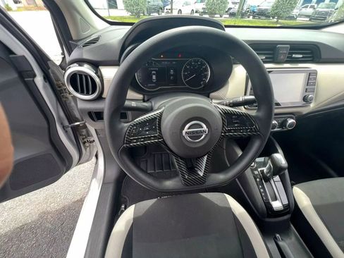Used 2020 Nissan Versa SV image 11