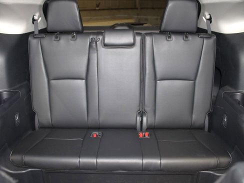 Used 2023 Toyota Highlander XLE AWD/4WD image 32