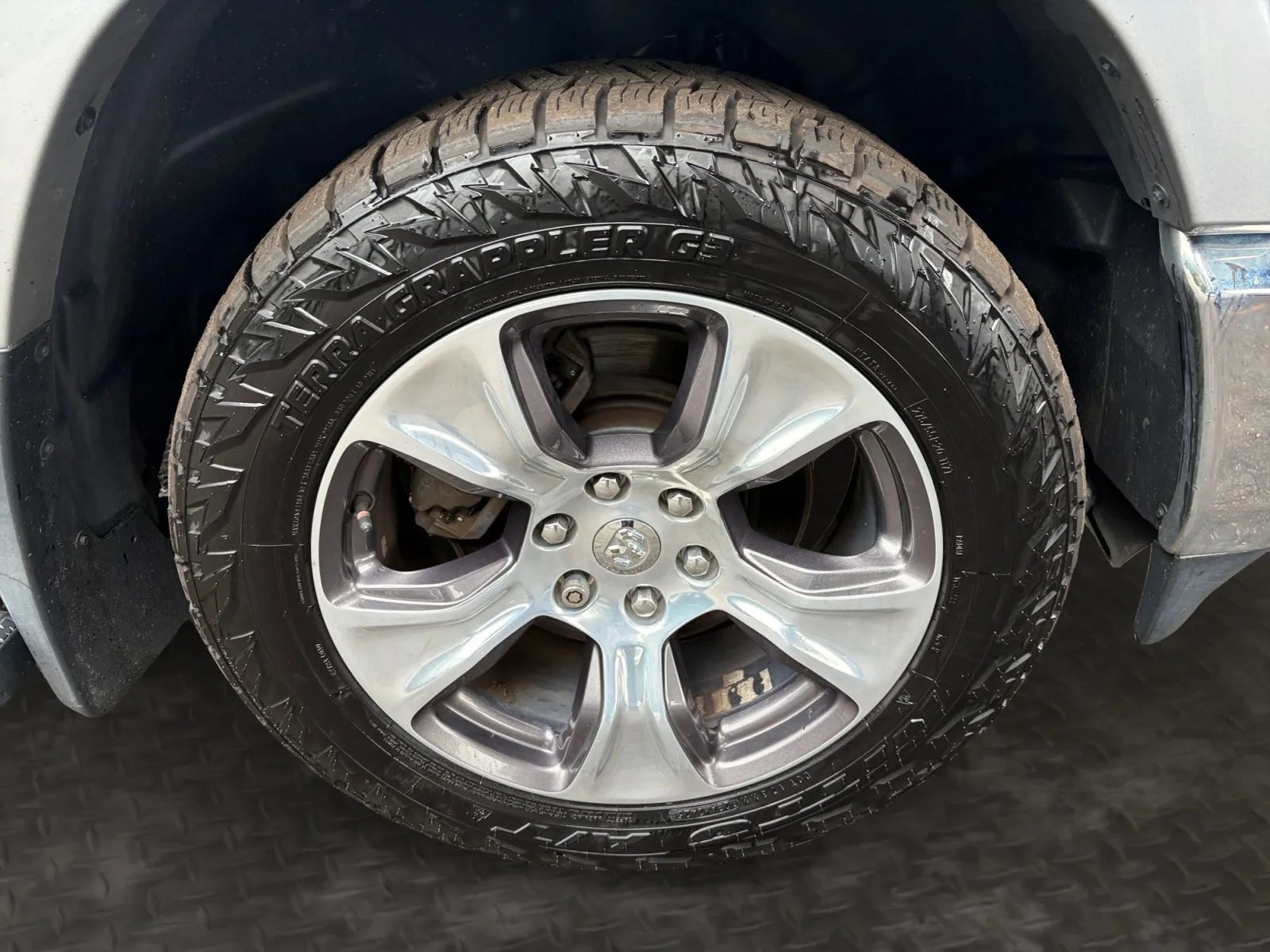 Used 2019 RAM 1500 Laramie AWD/4WD image 38