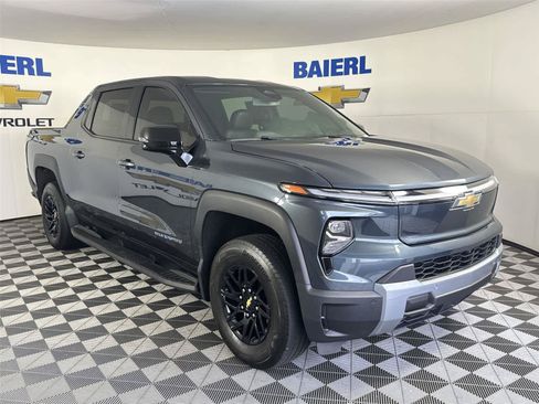 Used 2025 Chevrolet Silverado EV LT AWD/4WD image 7