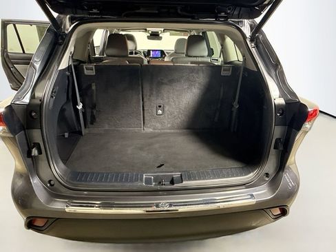 Certified 2023 Toyota Highlander XLE image 24