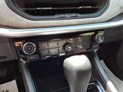 Used 2023 Jeep Compass Latitude AWD/4WD image 25