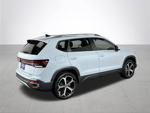 New 2025 Volkswagen Taos SEL image 6