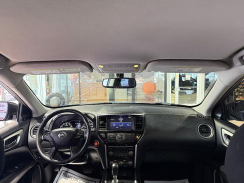 Used 2019 Nissan Pathfinder SV image 18