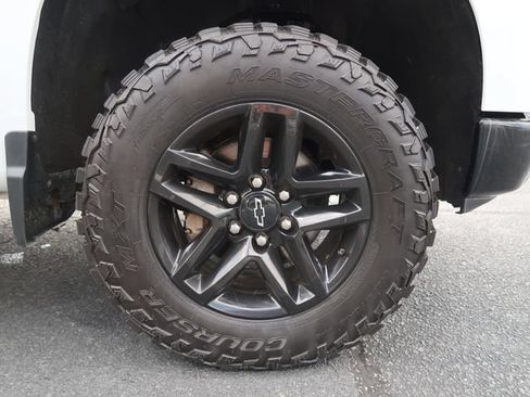 Used 2023 Chevrolet Silverado 1500 Custom Trail Boss AWD/4WD image 39