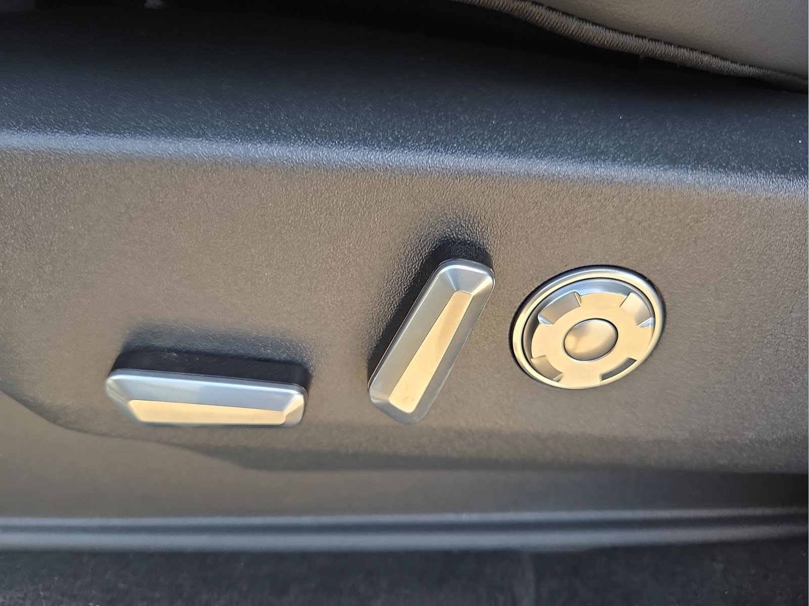New 2026 Lincoln Navigator L Premier AWD/4WD image 16