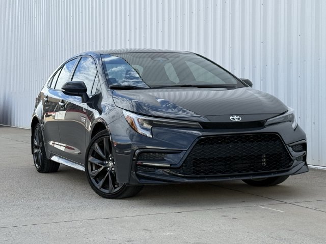 Used 2026 Toyota Corolla SE FWD image 2