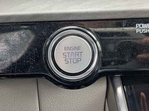 Used 2022 Kia Carnival EX image 32