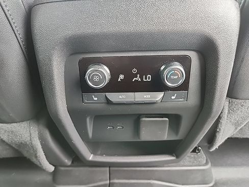 Used 2024 Chevrolet Traverse RS AWD/4WD image 34