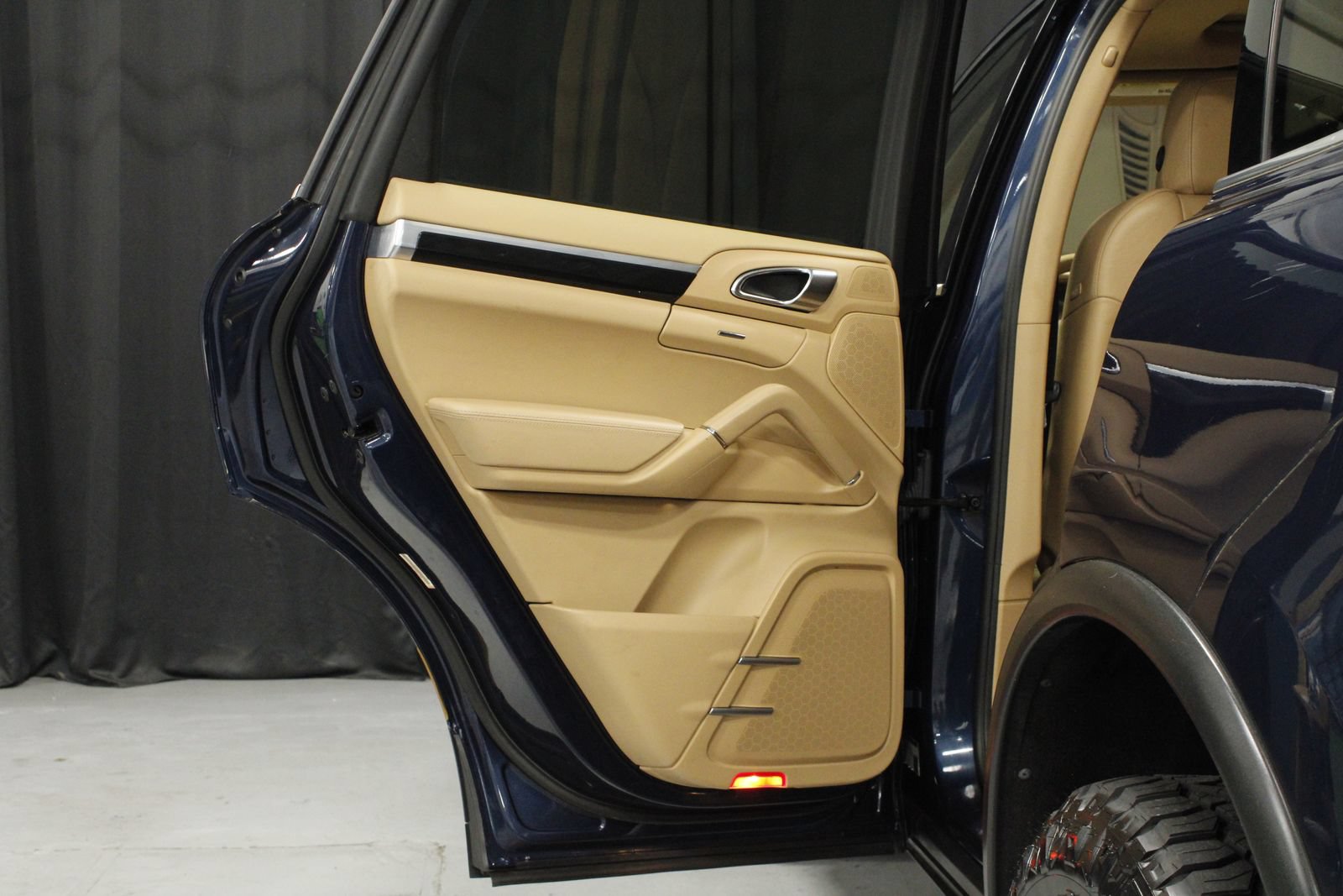 Used 2011 Porsche Cayenne S AWD/4WD image 18