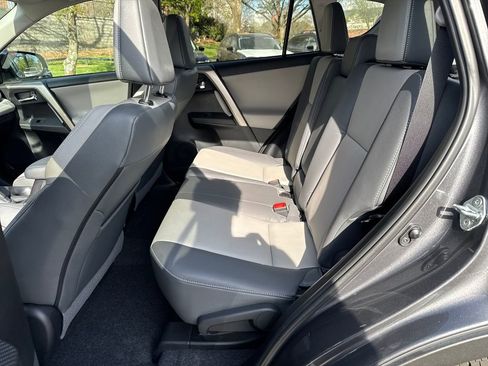 Used 2015 Toyota RAV4 Limited image 25