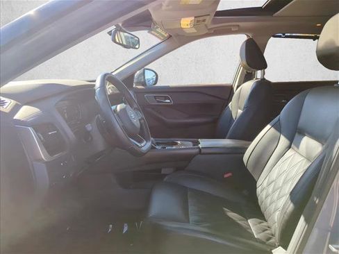 Used 2021 Nissan Rogue Platinum image 17