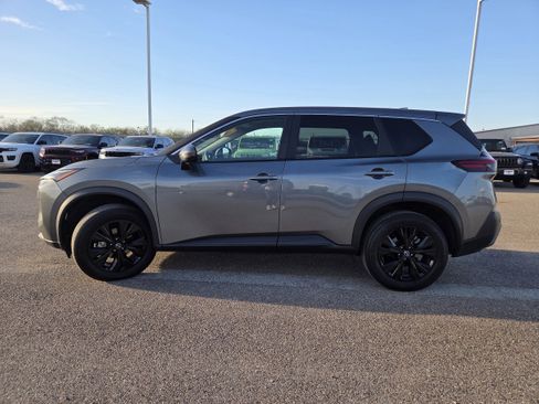 Used 2022 Nissan Rogue SV image 4