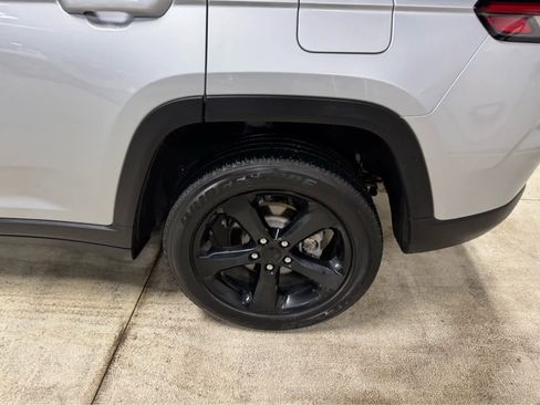 Certified 2024 Jeep Grand Cherokee Altitude image 8