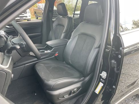 New 2025 Jeep Grand Cherokee Altitude image 11