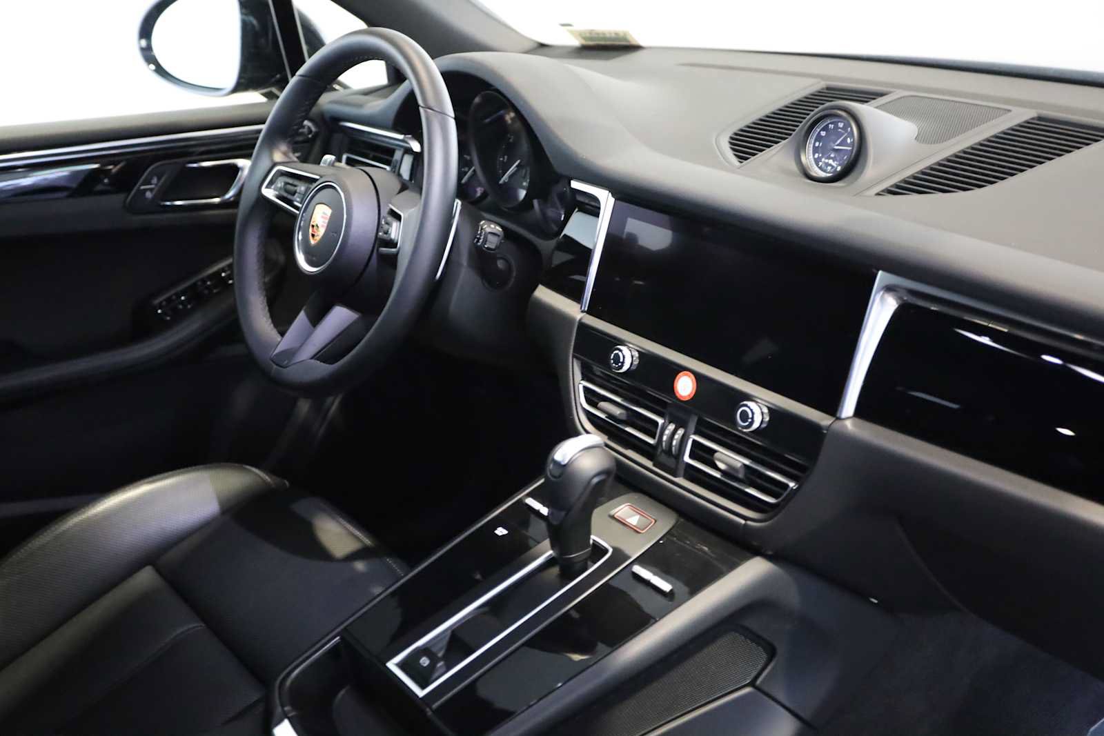 Used 2025 Porsche Macan AWD/4WD image 11