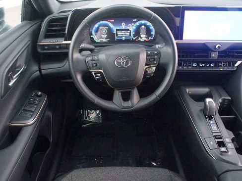 Used 2023 Toyota Crown AWD/4WD image 5