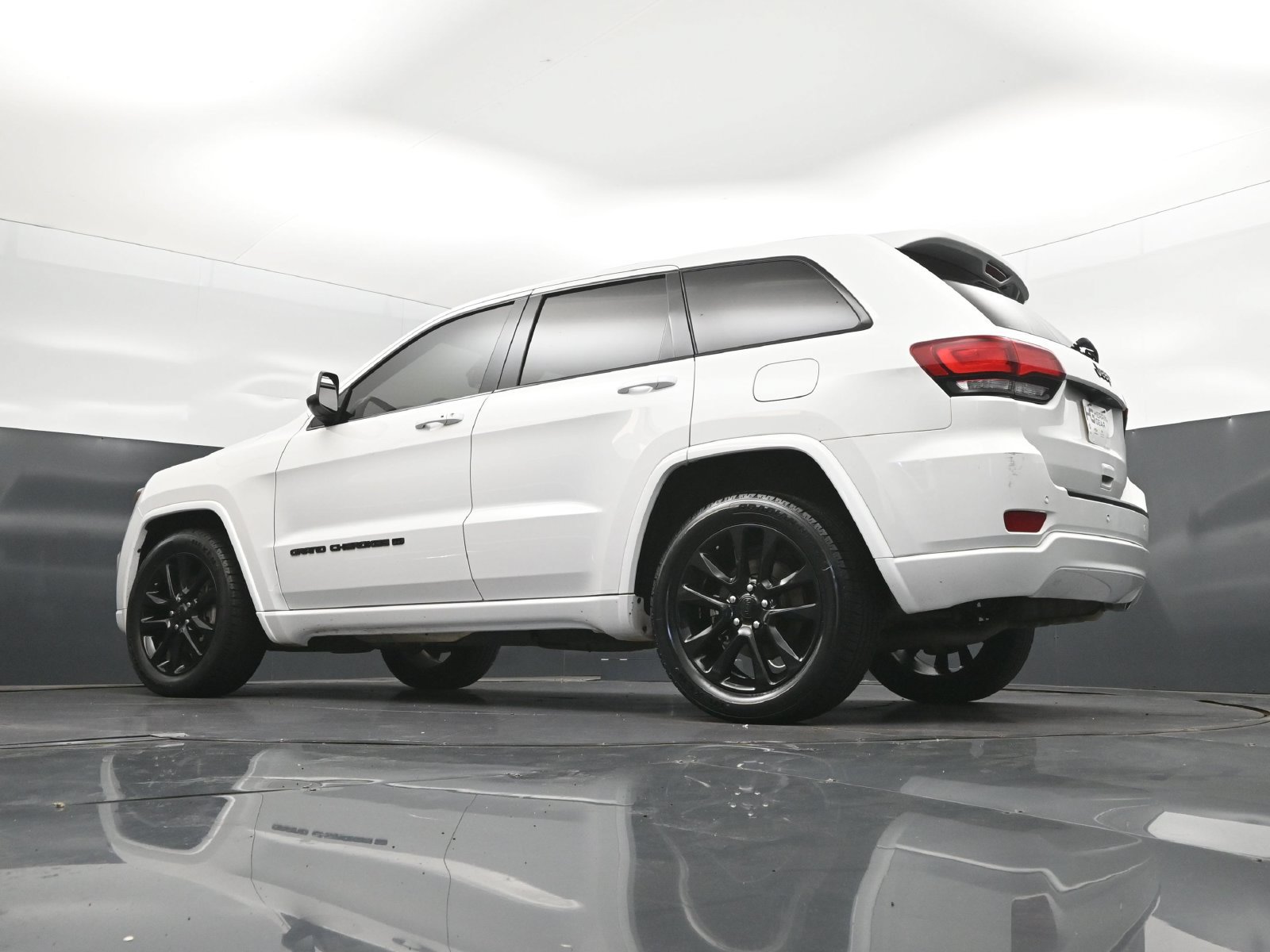 Used 2022 Jeep Grand Cherokee Laredo X RWD image 40