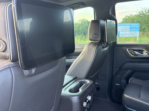 Used 2022 GMC Yukon SLT w/ SLT Premium Package RWD image 6