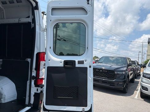 Used 2023 RAM ProMaster 2500 w/ Advance Safety Group (B) FWD image 12
