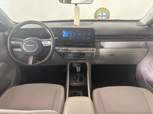 Used 2025 Hyundai Kona SEL AWD/4WD image 5