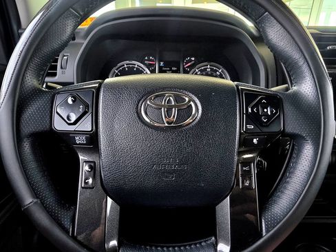 Used 2021 Toyota 4Runner TRD Off-Road Premium w/ Moonroof Package AWD/4WD image 23